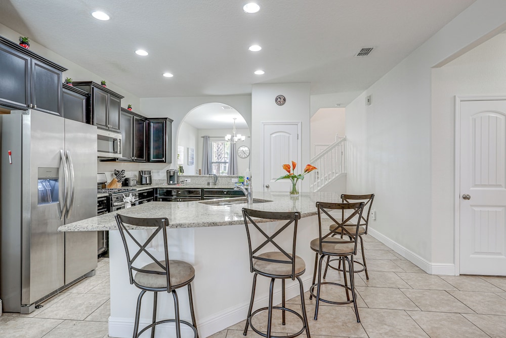 10 Mi to Wdw: Family Home w/ Game Room & Pool!