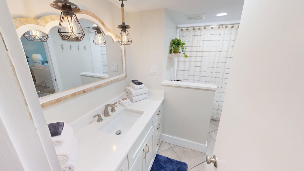 Beach House 501a 2 Bedroom Condo