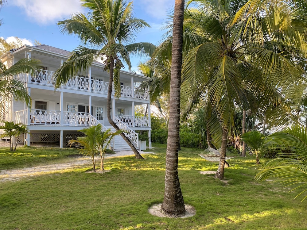 Hibiscus Hill Guest House - Elegant Garden Oasis, Pink Sand Bch 4 Bedroom Home