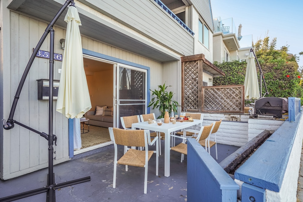 Bay View IV by Avantstay Stylish Mission Beach Home on the Sand! view 3