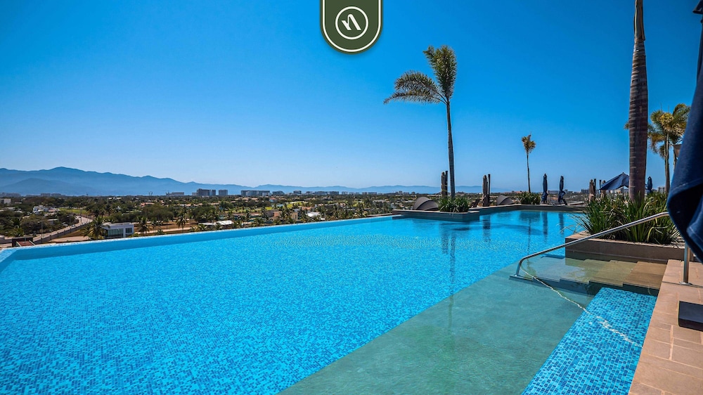 2BR Penthouse in Nuevo Vallarta - Terrace - Pool