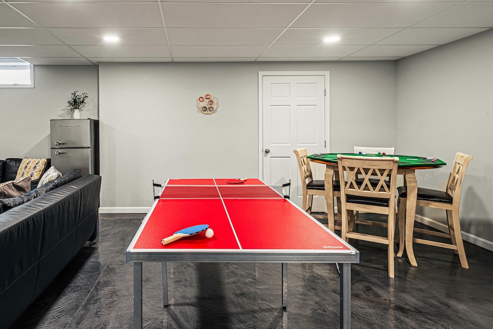 Laker s Pointe by Avantstay Lakefront Private Peninsula Hot Tub Game Room