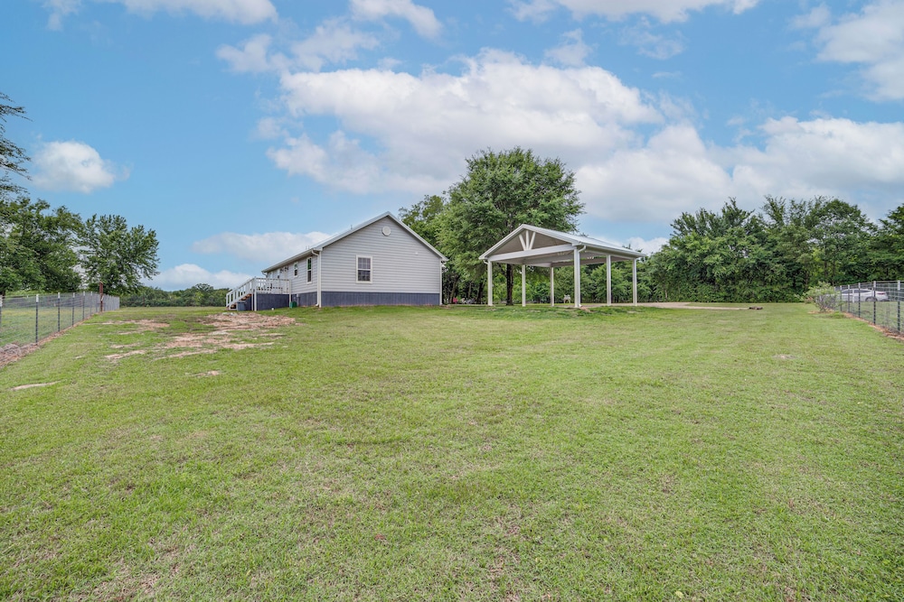 < 1 Mi to Lake Fork: Appy Haven in Yantis