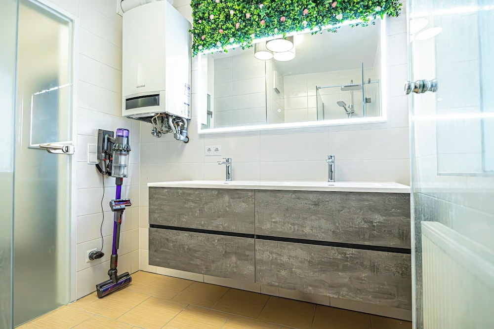 Ideal 2BR 1LR Apt for 6P Donaustadt
