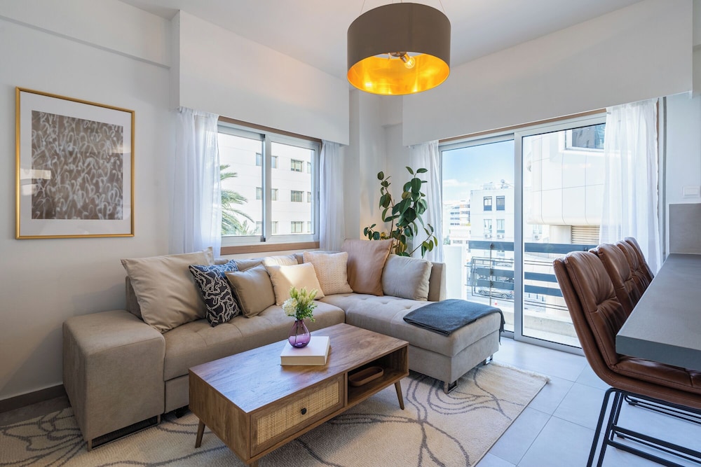 Elegant City Central Suite