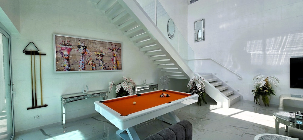 STARLAND Luxury Pool Villa Pattaya 8 Bedrooms