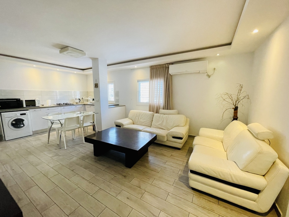 Royal Lea Apartments