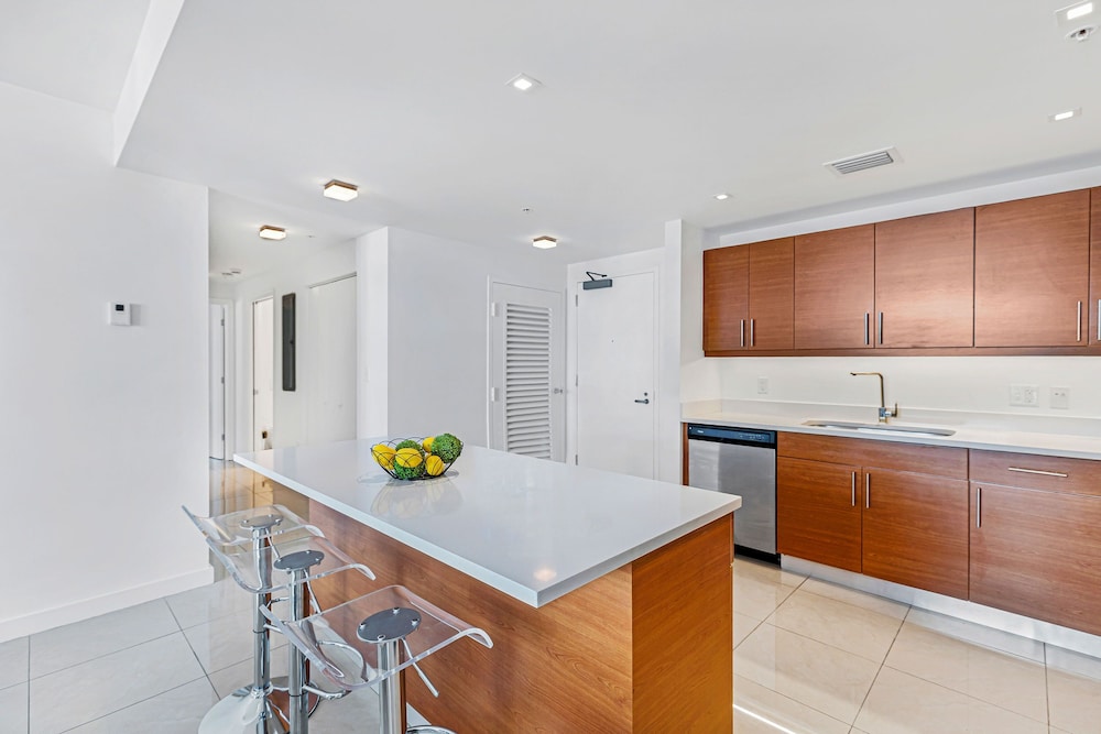 Modern 2-BD Condo in the Heart of Miami