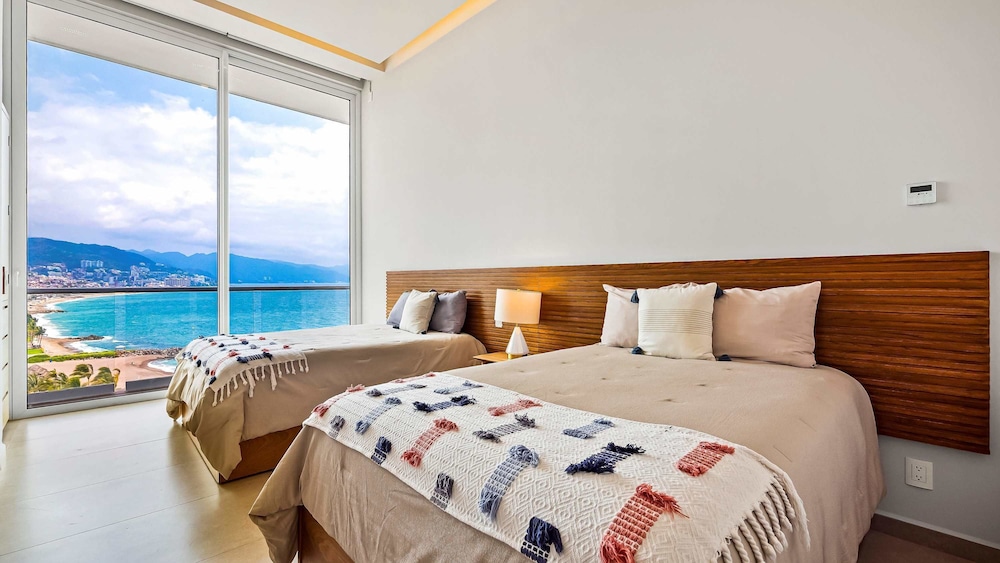 Panoramic Hot Tub Oceanview Luxury 4BR Penthouse