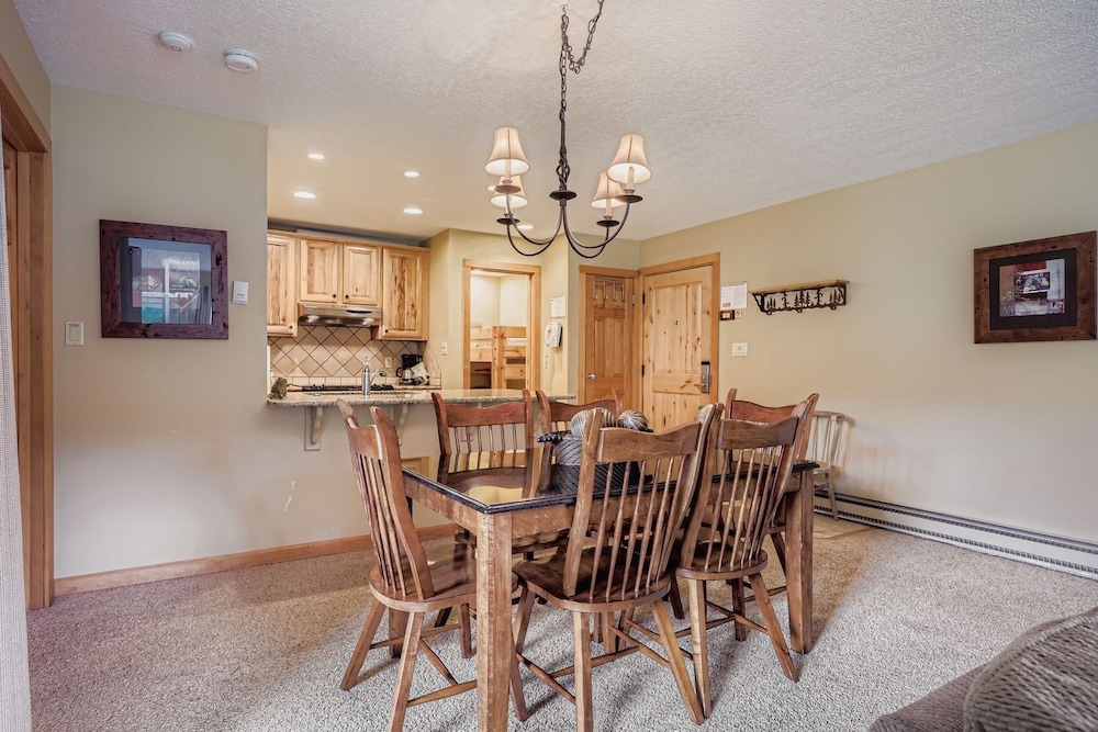 1702 The Willows 1 Bedroom Condo