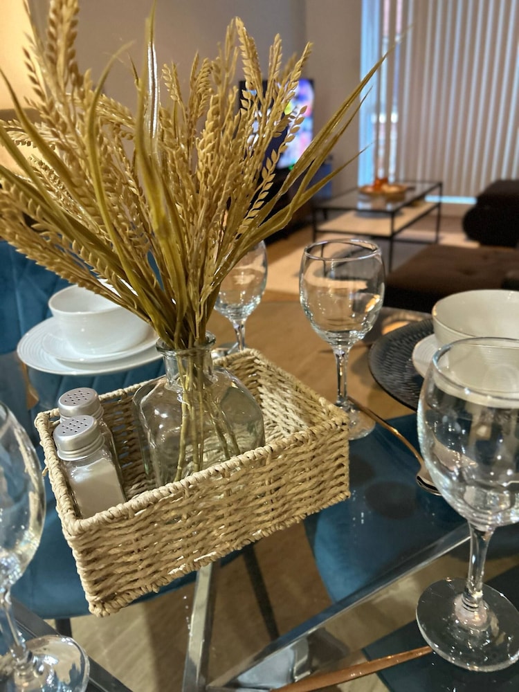 The Dyche - Central Manchester Spacious Apartment - Local Attractions