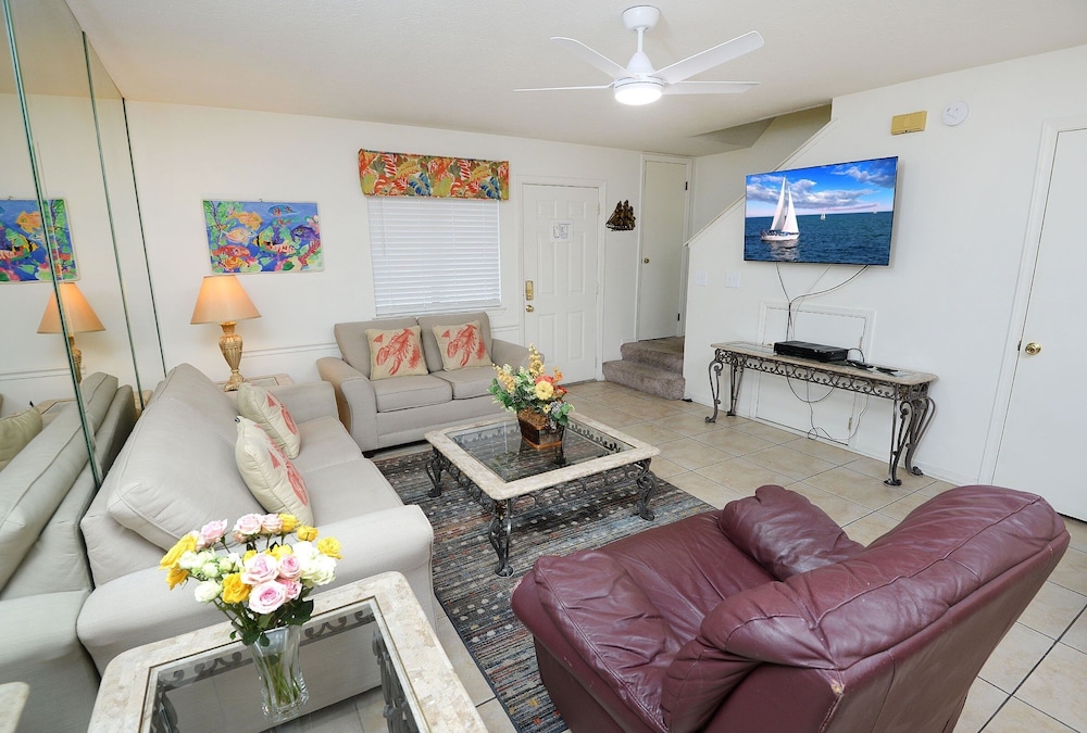 133 West Leslie Lane 2 Bedroom Townhouse