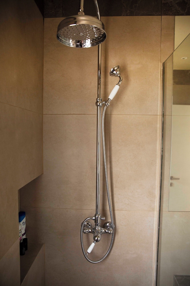 Contemporary Athenian Escape GHH