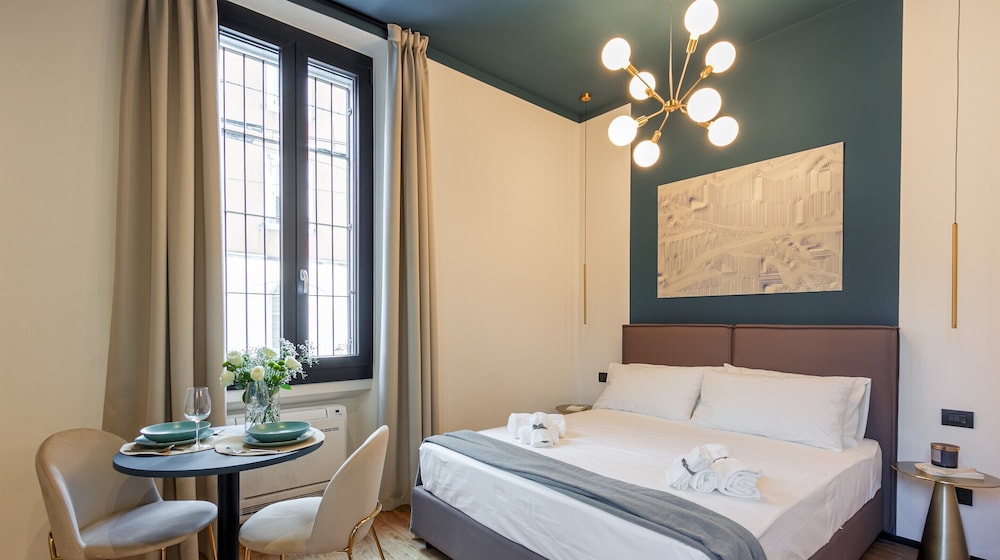 Bright Ground-floor Studio in Milan