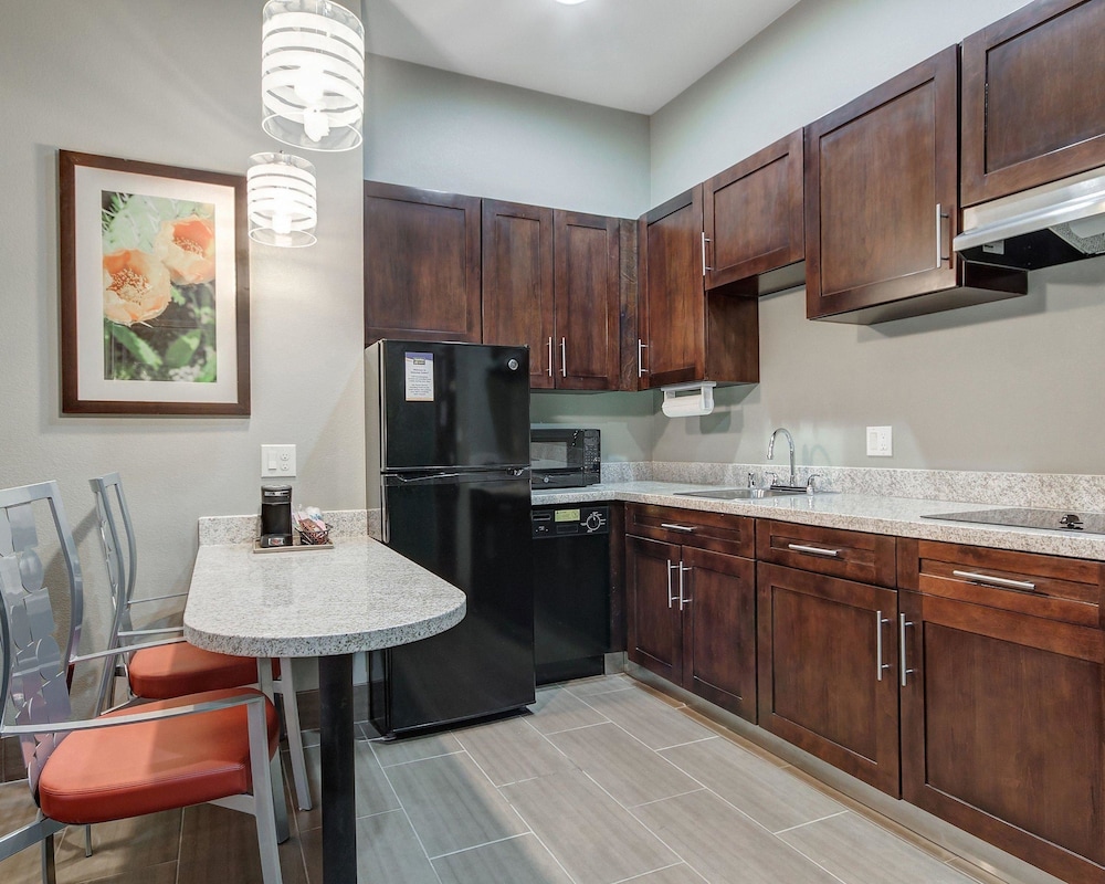 Hobbs Vacations - MainStay Suites - Property Image 24