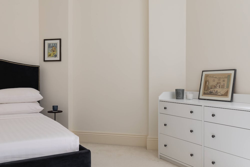 Fitzjames-avenue IV by Onefinestay