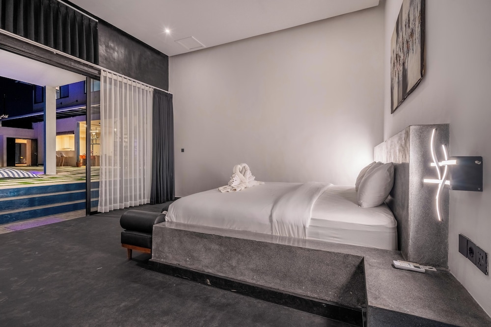 Jiya Villa Uluwatu - Panoramic Terraces with Stunning Views, Luxury Service and Entertainment