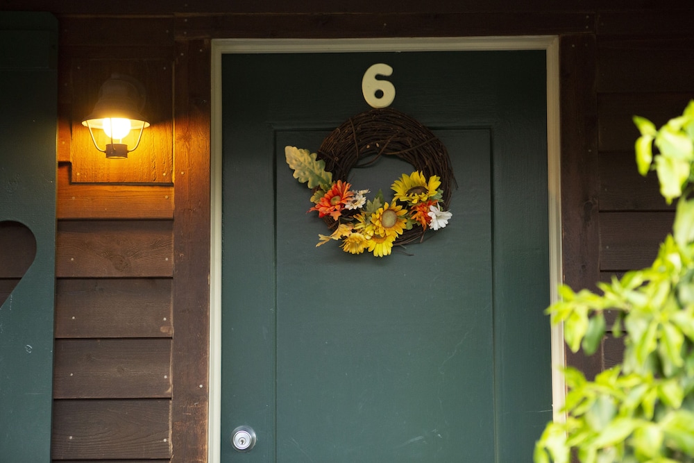 The Chimney Rock Inn & Cottages