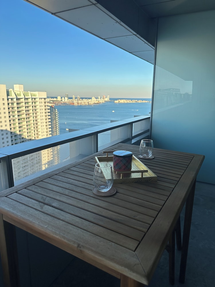 AKA Brickell Condo Free Parking by Palermo Home Miami