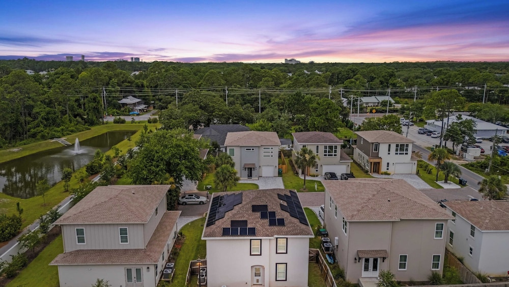 Family-friendly, Close to Beach & Game Room Windswept by Avantstay