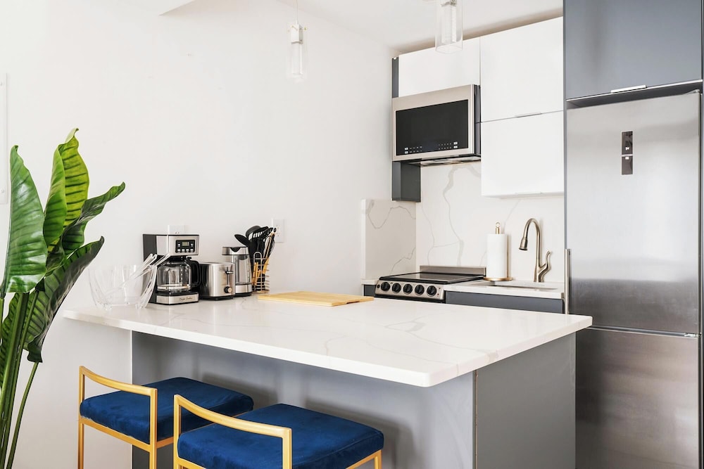 1597 New York Apt