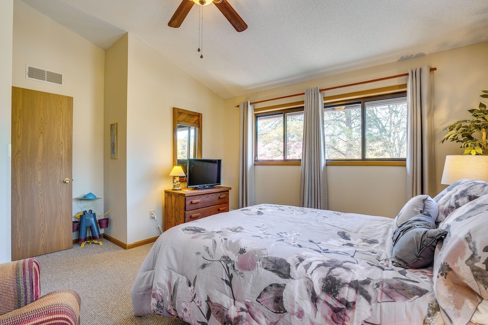Retreat on The Woods Resort: Mtn View Golf Course! - Property Image 26