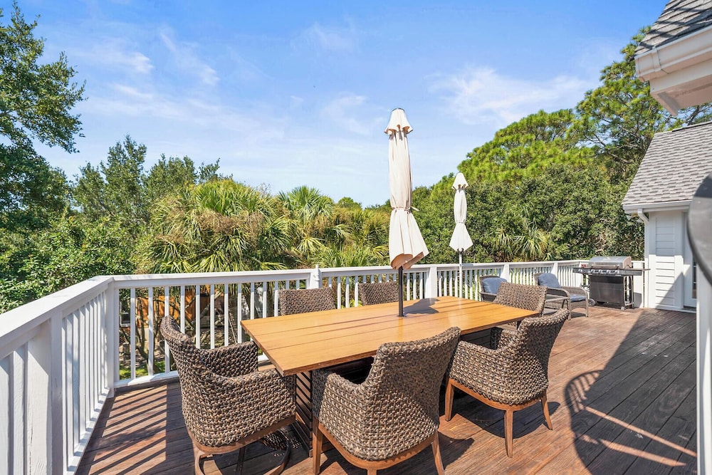 723 Seahorse Road - Newly Renovated, 5-bedroom Oceanside Home
