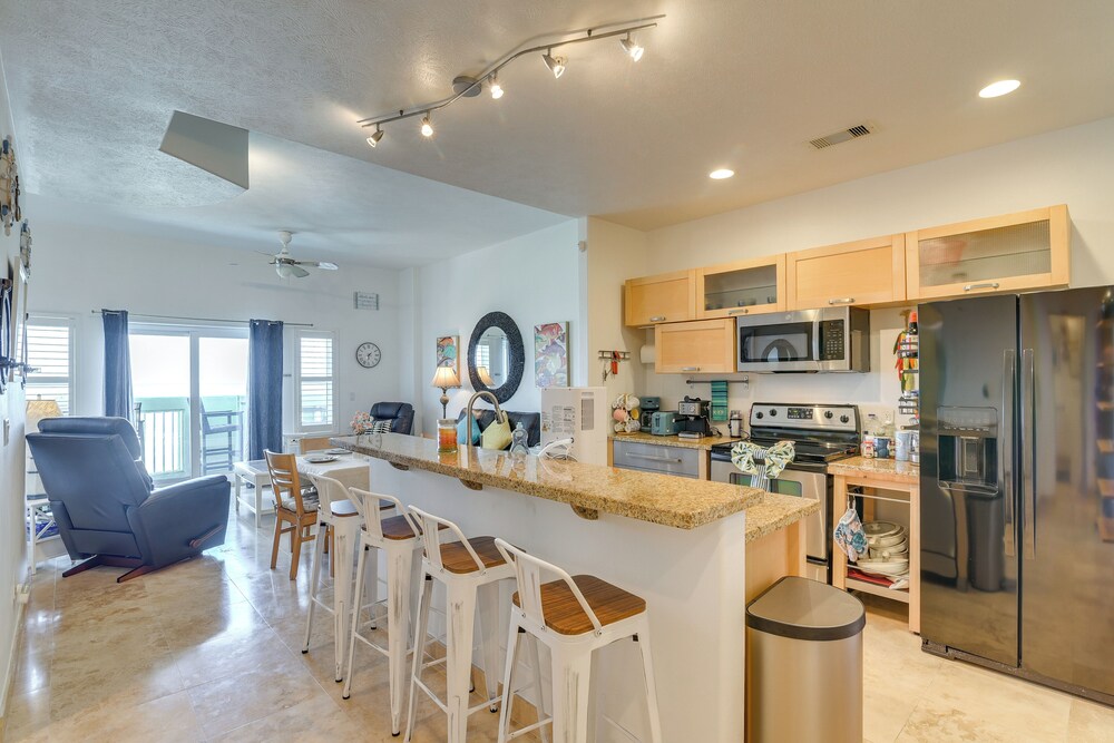 Walk to Galveston Beach: Family Condo w/ Pool