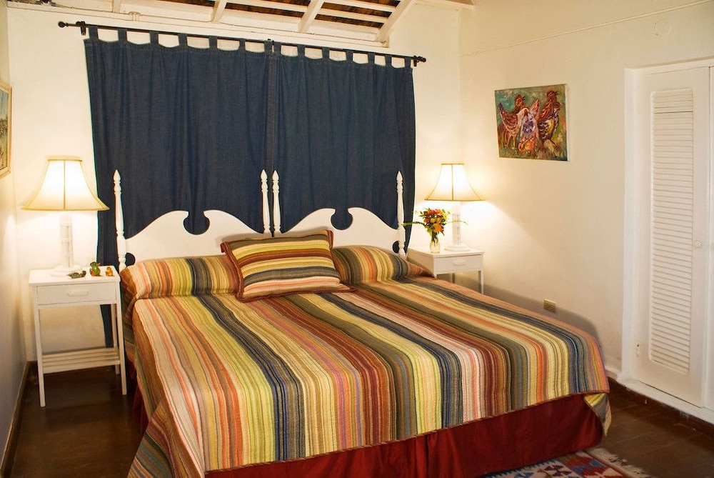 Seagrapes 5br by Jamaican Treasures view 3