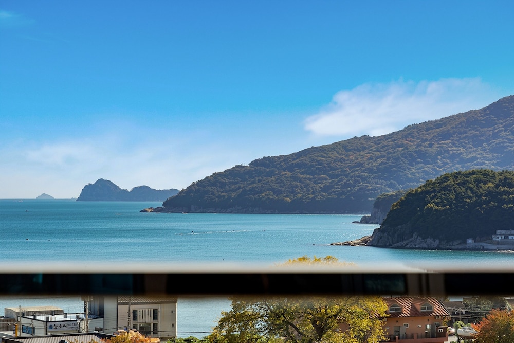 Geoje Pension Kan Pool Villa