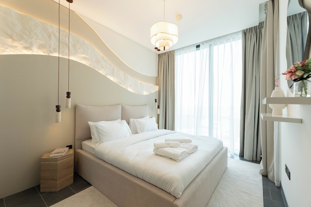 Chic 1BR Apartment - The Crest Dubai