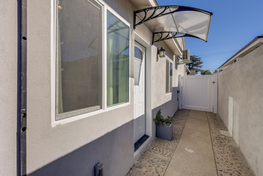 35 Mi to LA: Modern Apartment in Chino!