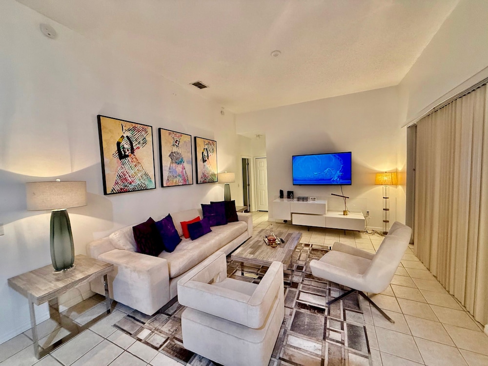 Westridge Super Exclusive 4BR Home Near Disney