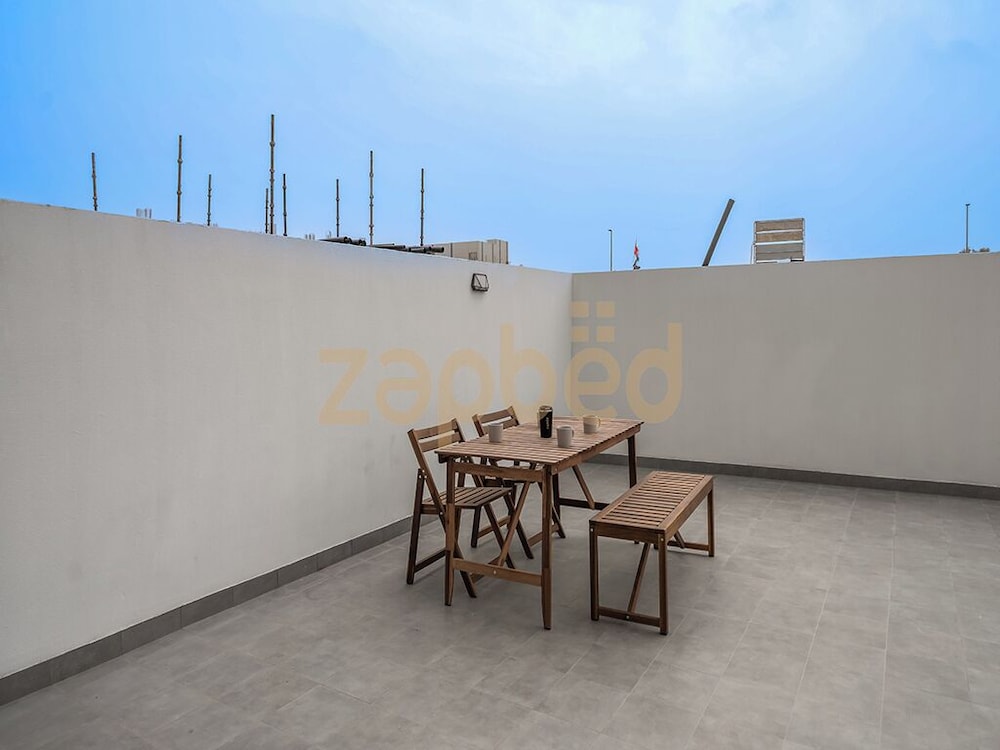 Zapbed-Modern Studio Petalz By Danube