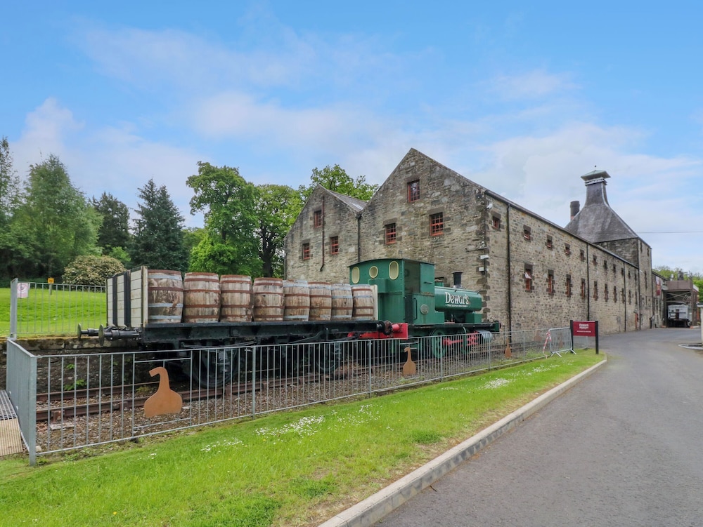 6 Strathtay Lodges