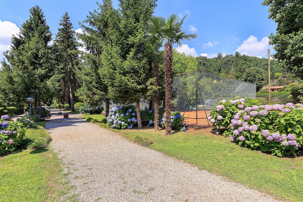 Lakefront Holiday Home