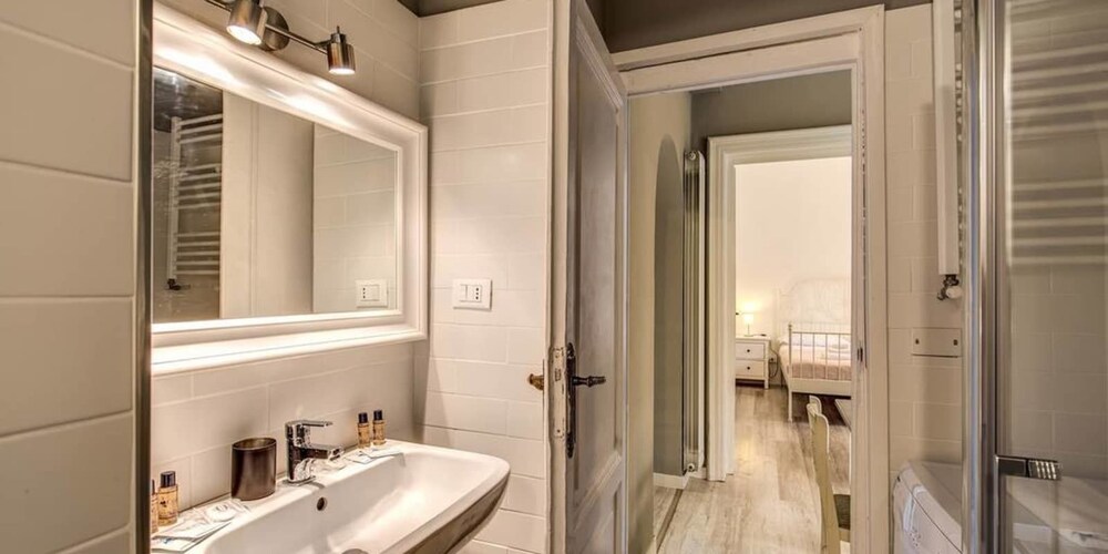 Colosseo 2 Bedroom Walking Distance