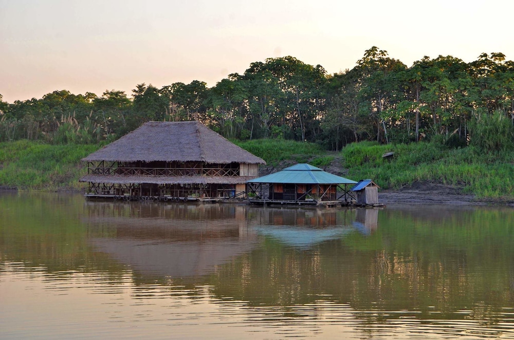 Kurupira Cabin Floating
