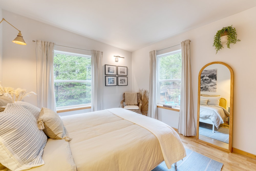 Buttercup Bay Hideaway by Avantstay Cozy Escape w Fire Pit Walk to Beach