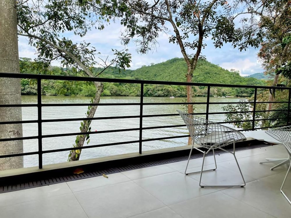 W Charming 5BR Villa in the Heart of Anapoima