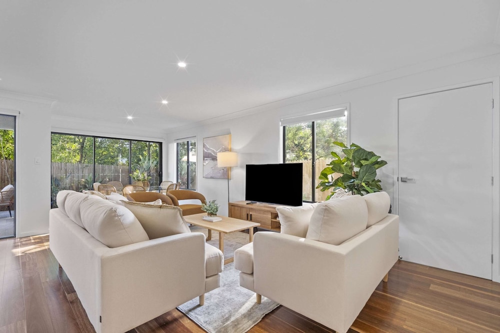 Family Retreat With Garage and Outdoor BBQ