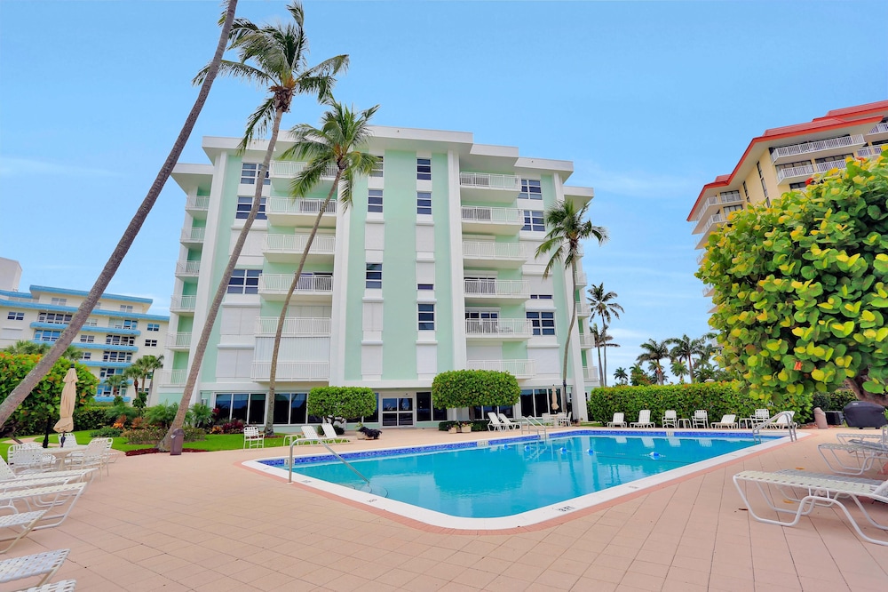 Bungalow-style Beachfront Condo With Pool