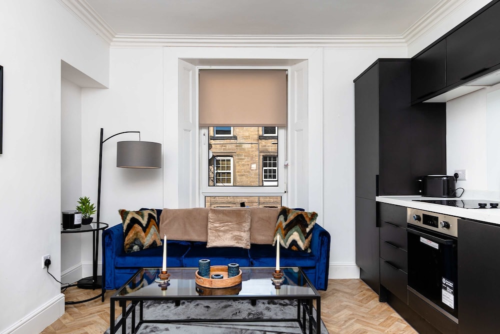 2 Bedroom Apartment-free Parking
