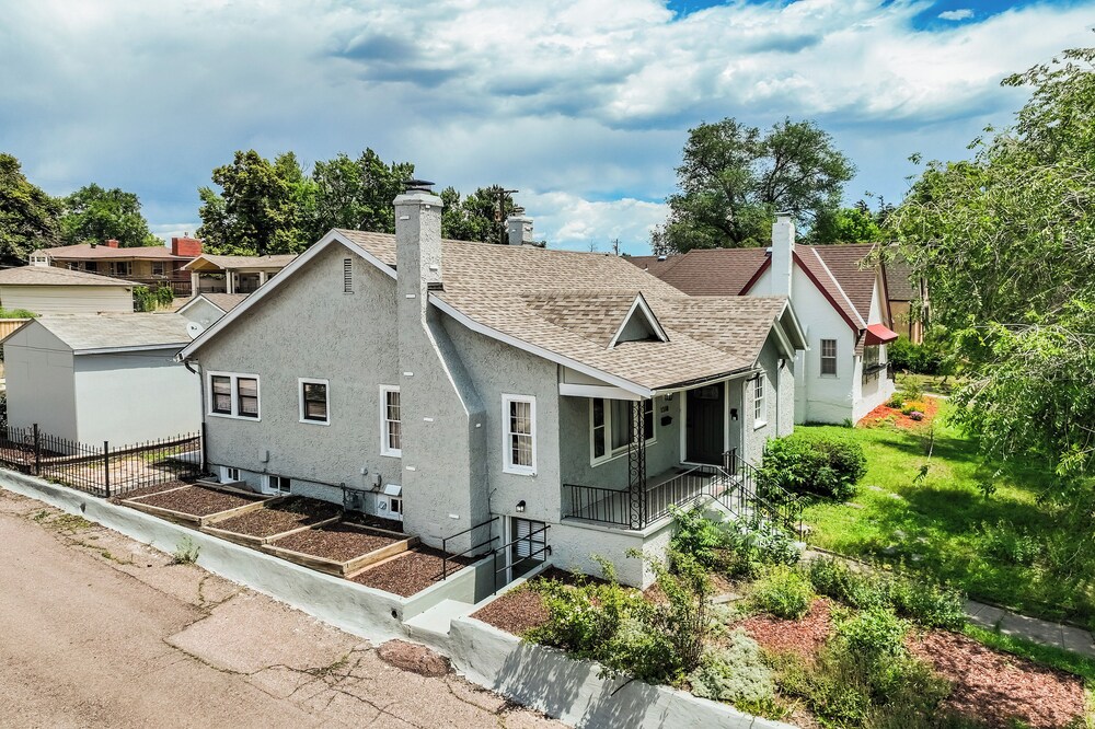 1318 E Pikes Peak