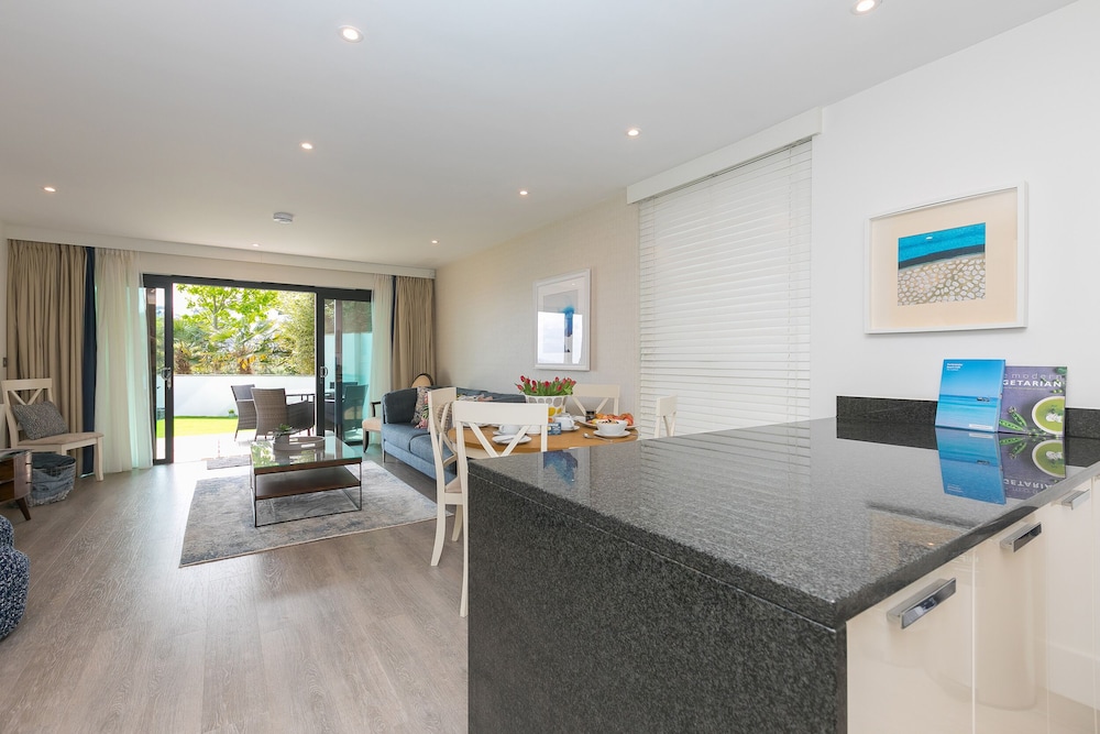 Peninsula Apartment 2