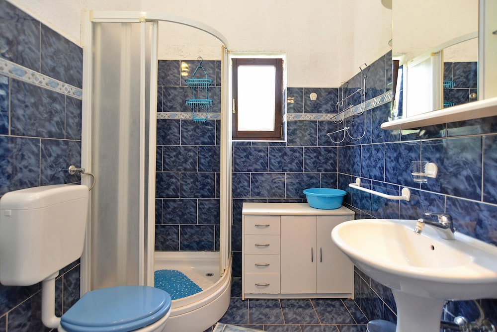 Apartment 498 view 5