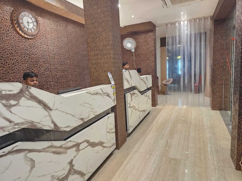 Lobby & Reception