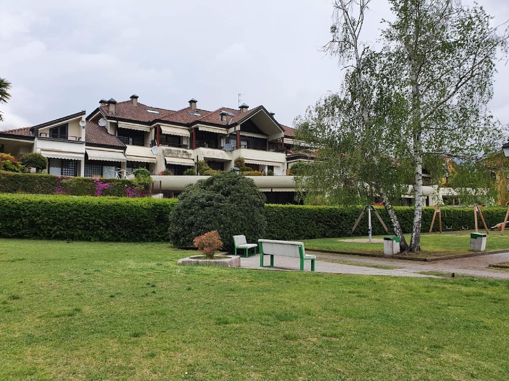 Pleasant Apartment by the Lake view 2