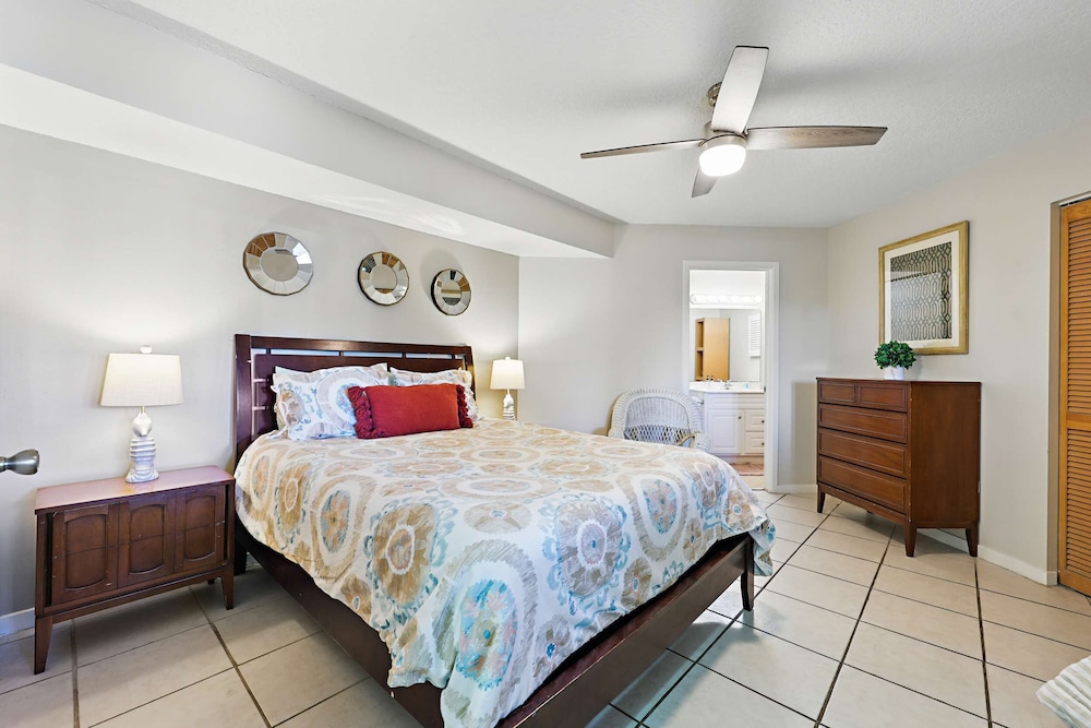 Hibiscus By the Sea - Stay for 5