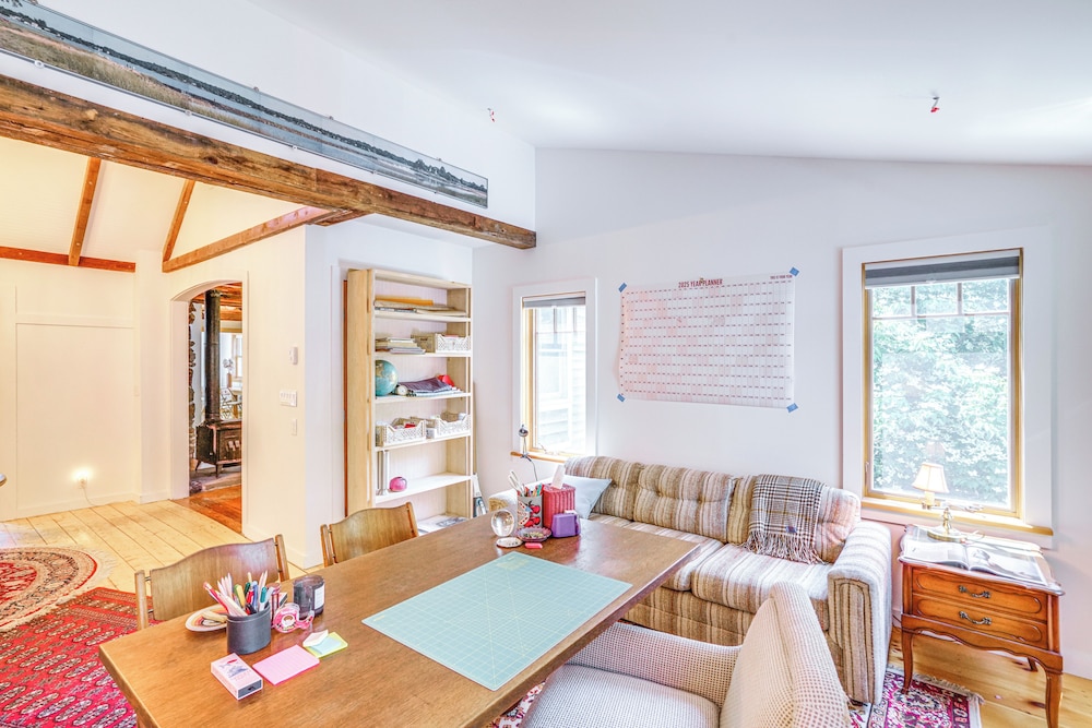 9 Mi to Dtwn Hudson: Pet-friendly Home w/ Pool
